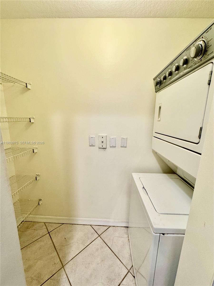 THE COURTS AT DORAL ISLES - Residential Lease