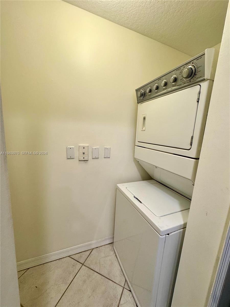 THE COURTS AT DORAL ISLES - Residential Lease