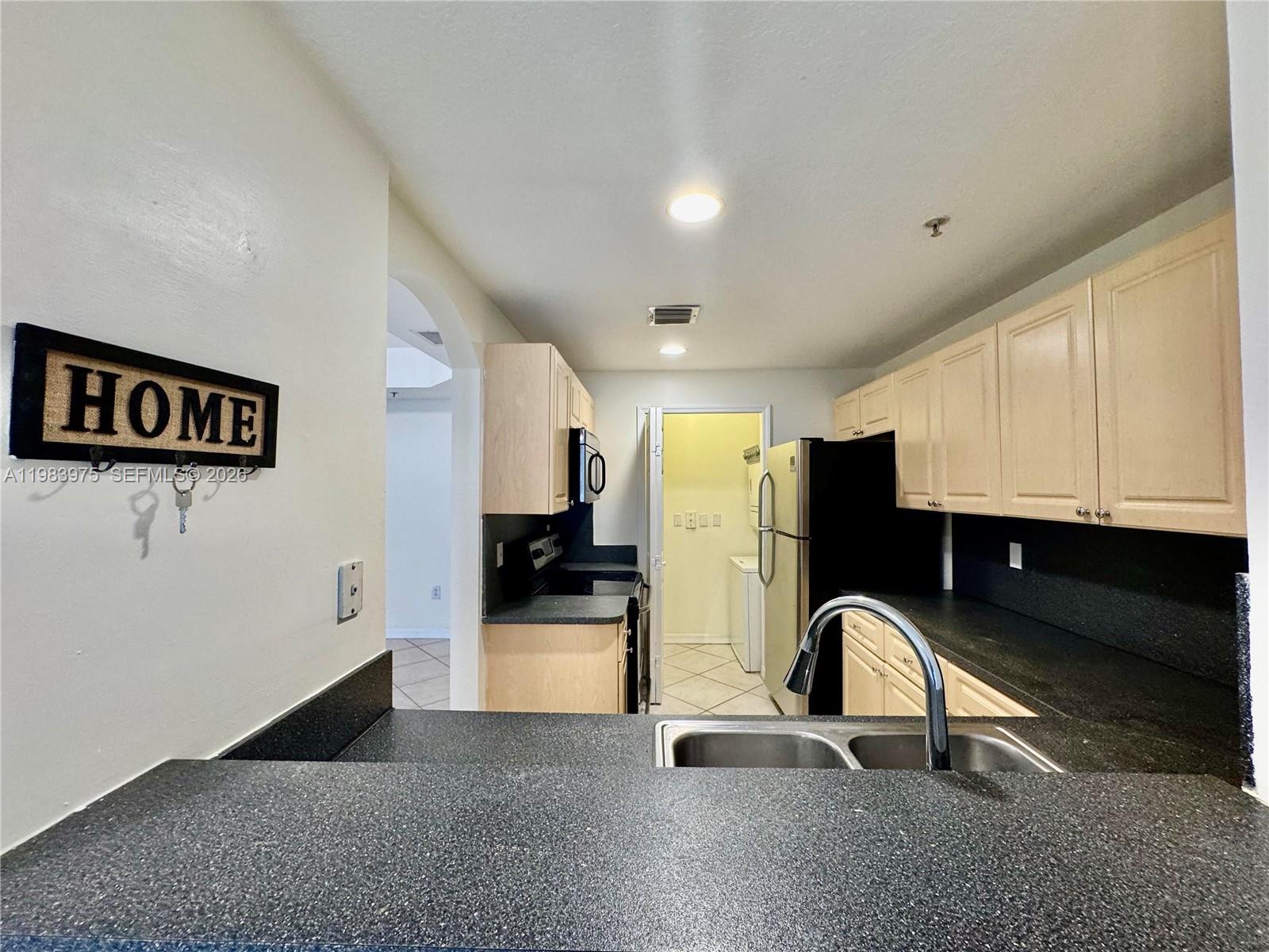 THE COURTS AT DORAL ISLES - Residential Lease