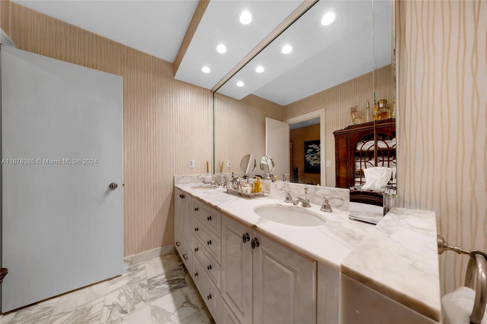 BALMORAL CONDO - Residential