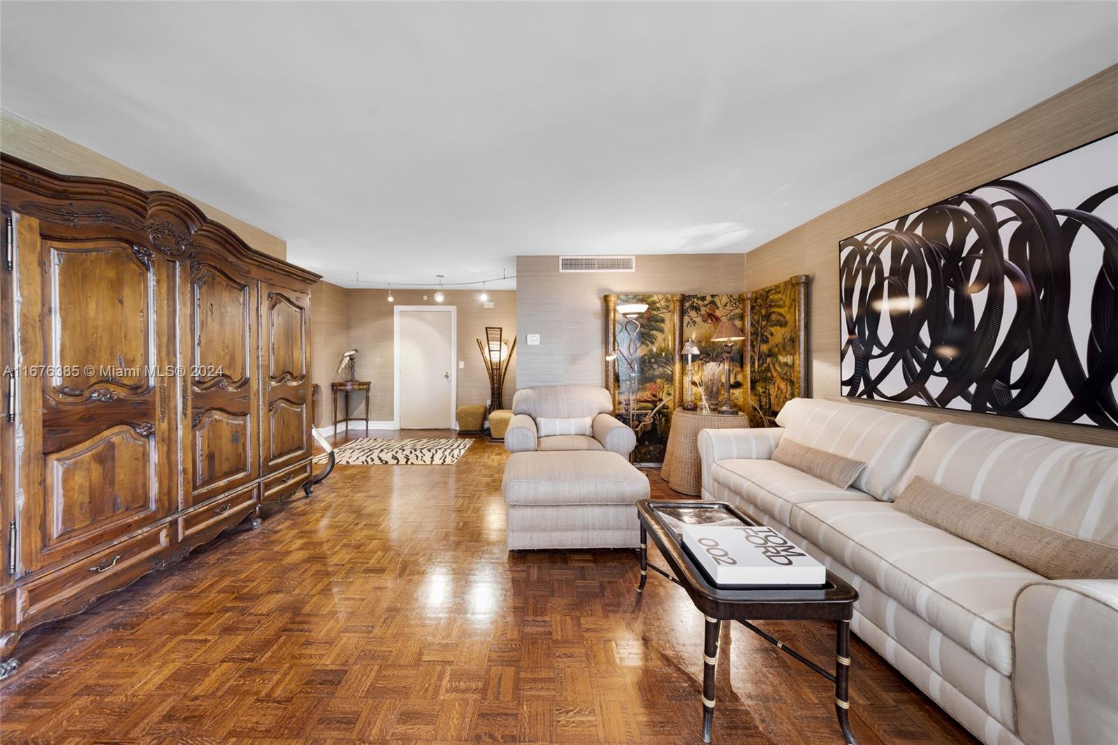 BALMORAL CONDO - Residential