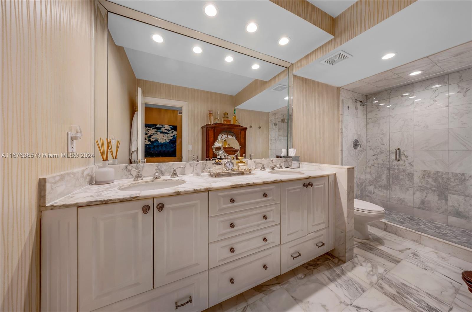 BALMORAL CONDO - Residential