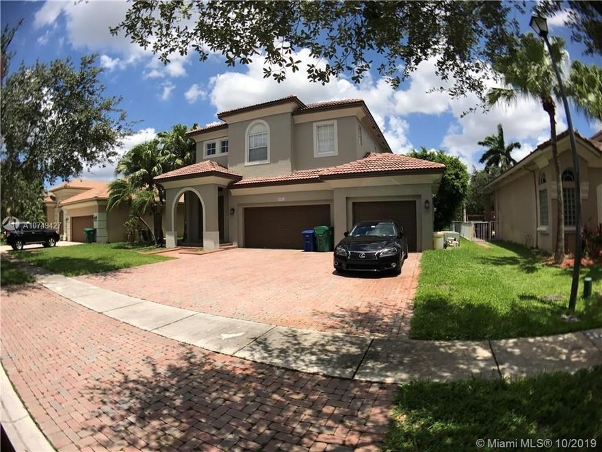 AMAZING 4 BED 4 FULL BATH HOME. GORGEOUS HOME FEATURES UPDATED KITCHEN , EXQUISITE TILE , , CROWN MOLDING; ELEGANT ACCENTS, FIXTURES & PAINT. DRIVEWAY PARKS 4 CARS PLUS 3 CAR GARAGE. LARGE BACKYARD W BRILLIANT POOL. CLOSE TO SHOPPING CENTERS RESTAURANTS AND MALLS. THIS 2/2 POOLED HOME WITH ALMOST 4000 SQ FT WILL BE THE TO GO RESIDENCE FOR ALL THE FAMILY GATHERINGS, HOLIDAYS, AND CELEBRATIONS. VERY SECURED, WELL ESTABLISHED NEIGHBORHOOD. DON'T HESITATE, YOUR NEXT HOME IS FINALLY ON THE MARKET!!!!! SET UP A SHOWING TODAY. 
PROPERTY COMES FURNISHED OR UNFURNISHED.