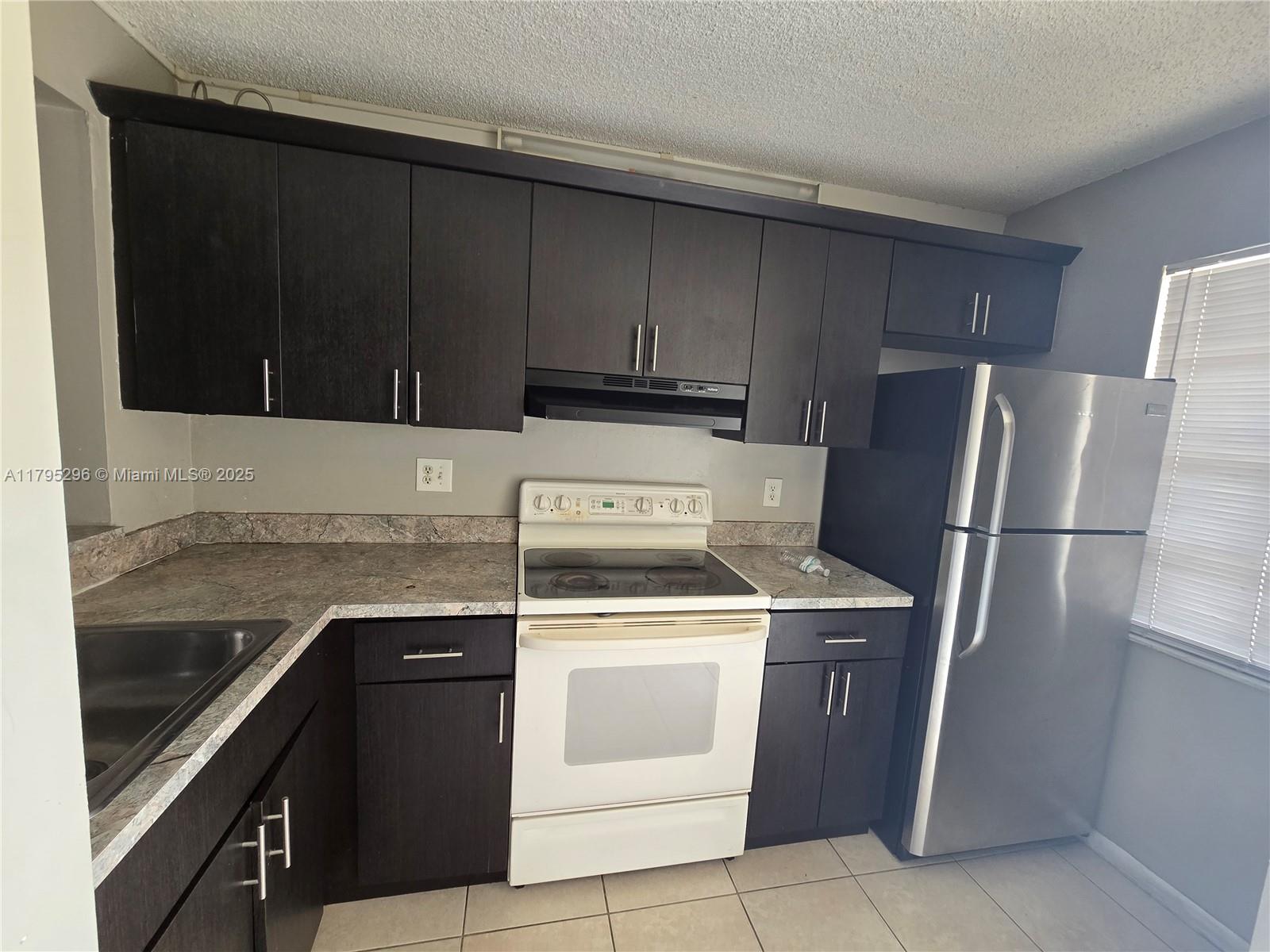 Rental Property at 95 Ne 41st St 146J, Oakland Park, Miami-Dade County, Florida - Bedrooms: 2 
Bathrooms: 1  - $1,700 MO.