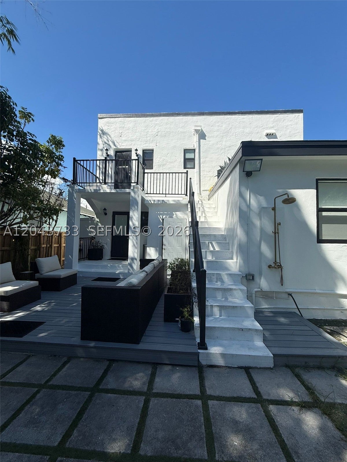 528 NE 70th St Top