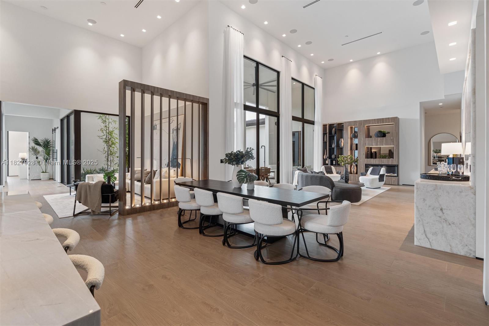 ZONA WEST - Residential