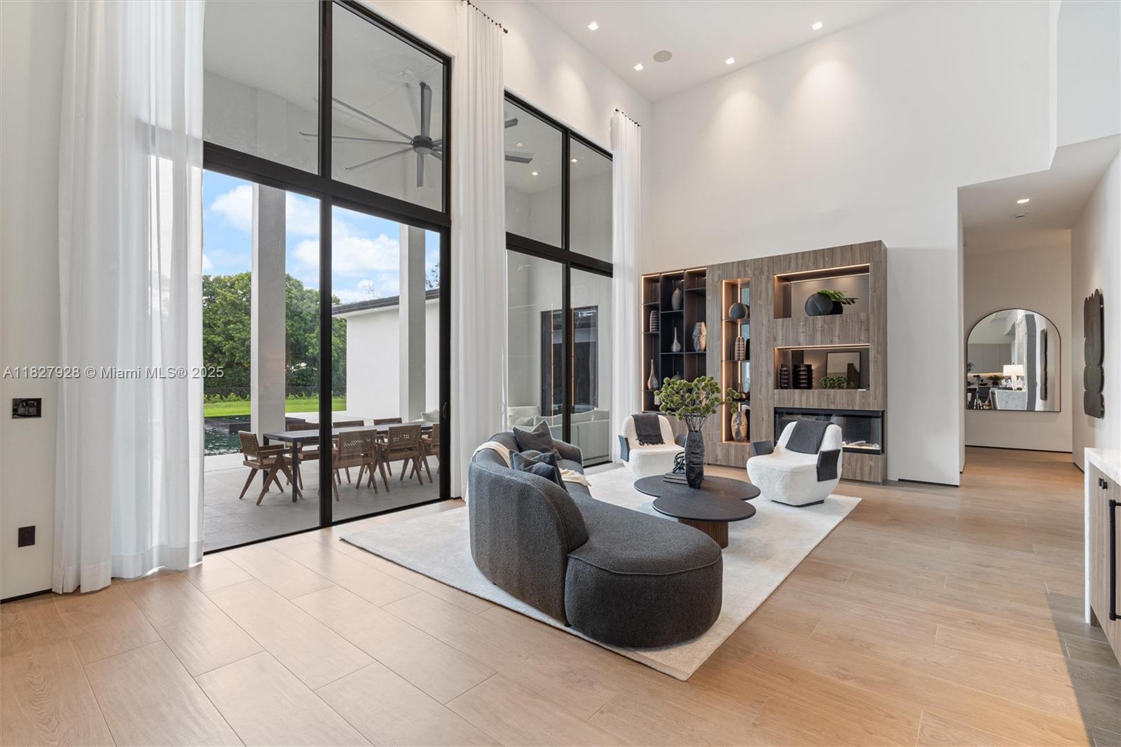 ZONA WEST - Residential