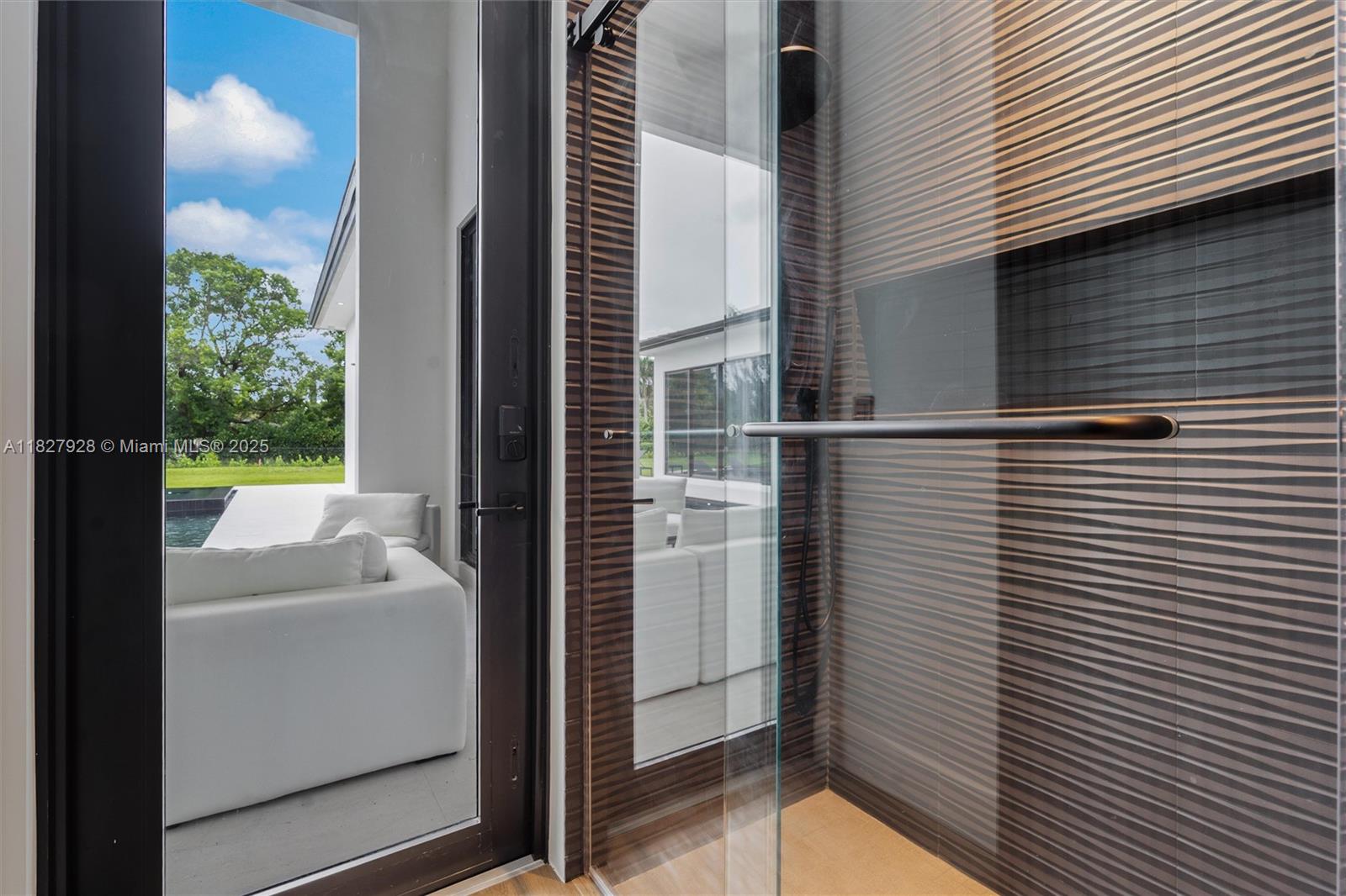 ZONA WEST - Residential