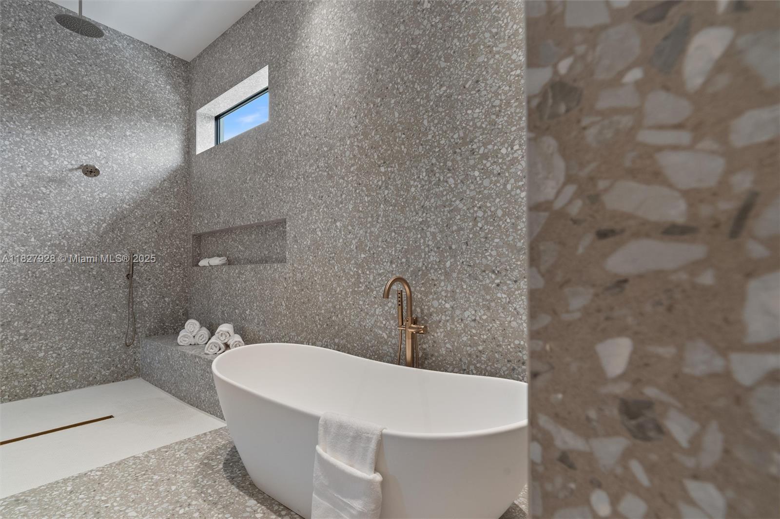 ZONA WEST - Residential