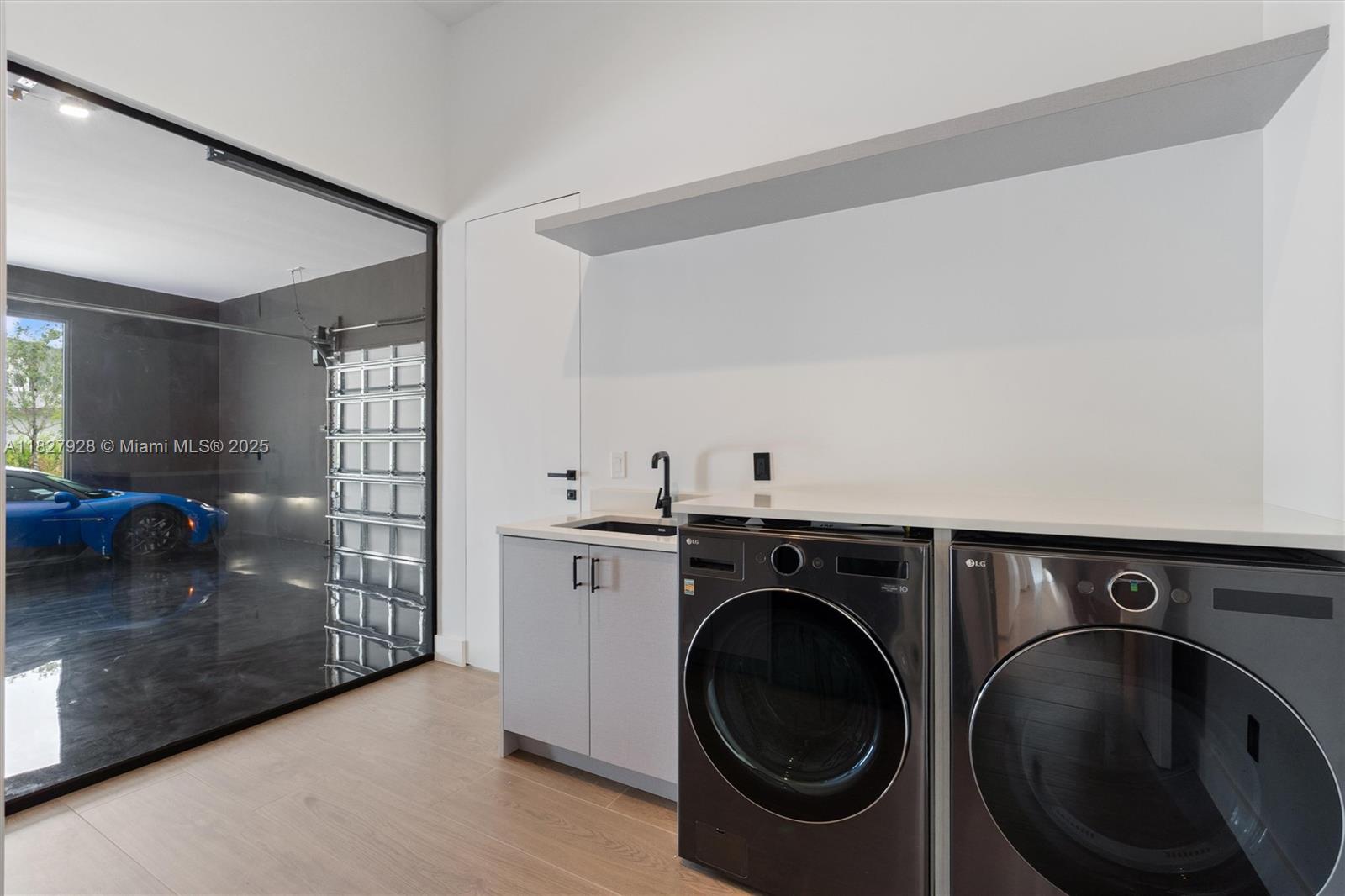 ZONA WEST - Residential