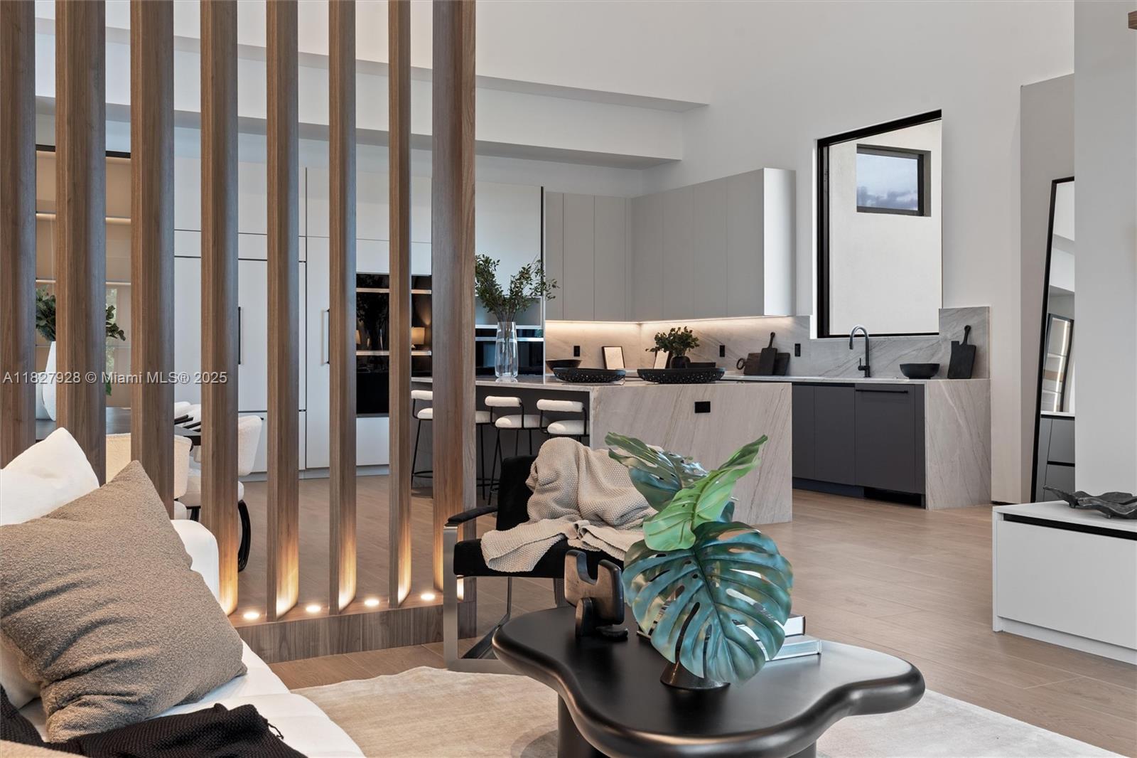 ZONA WEST - Residential