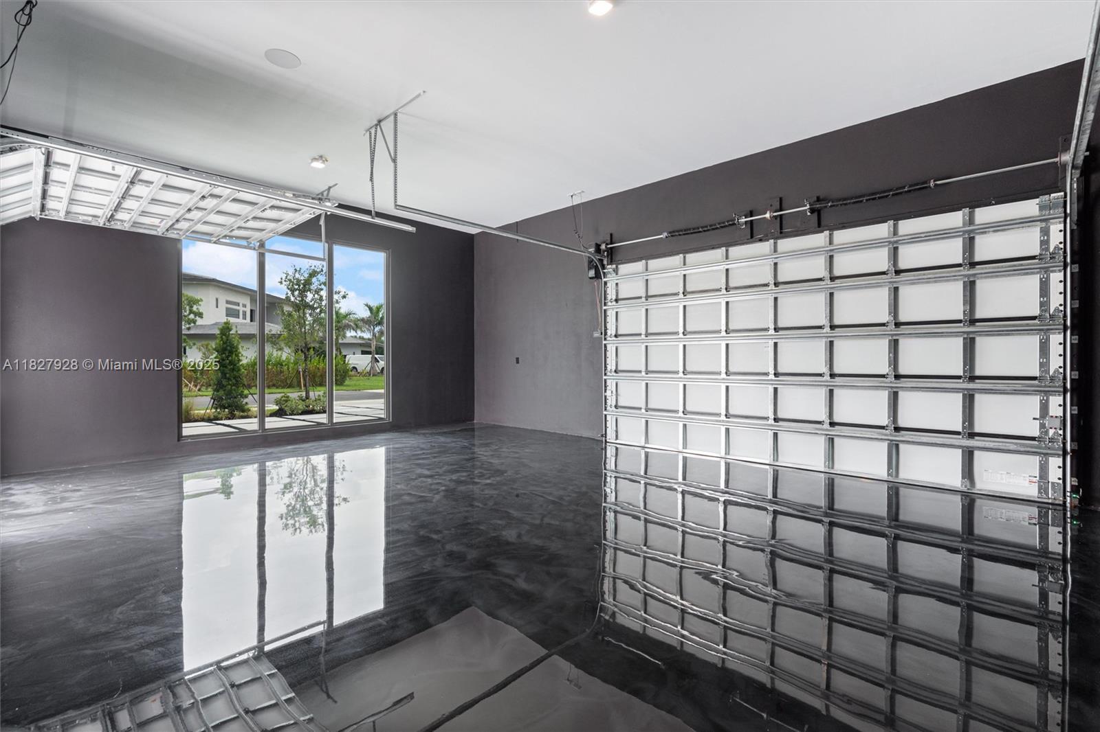 ZONA WEST - Residential