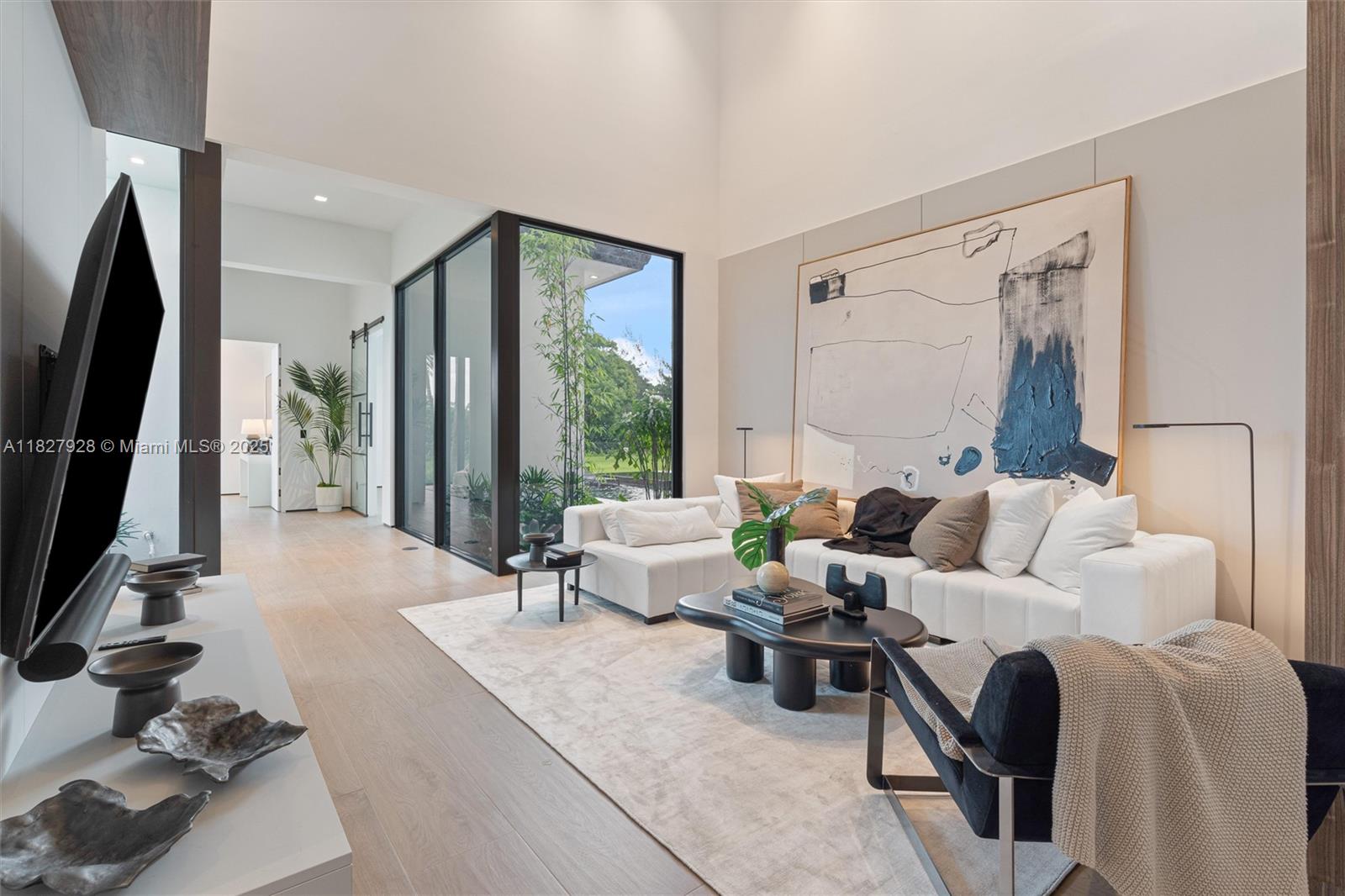 ZONA WEST - Residential