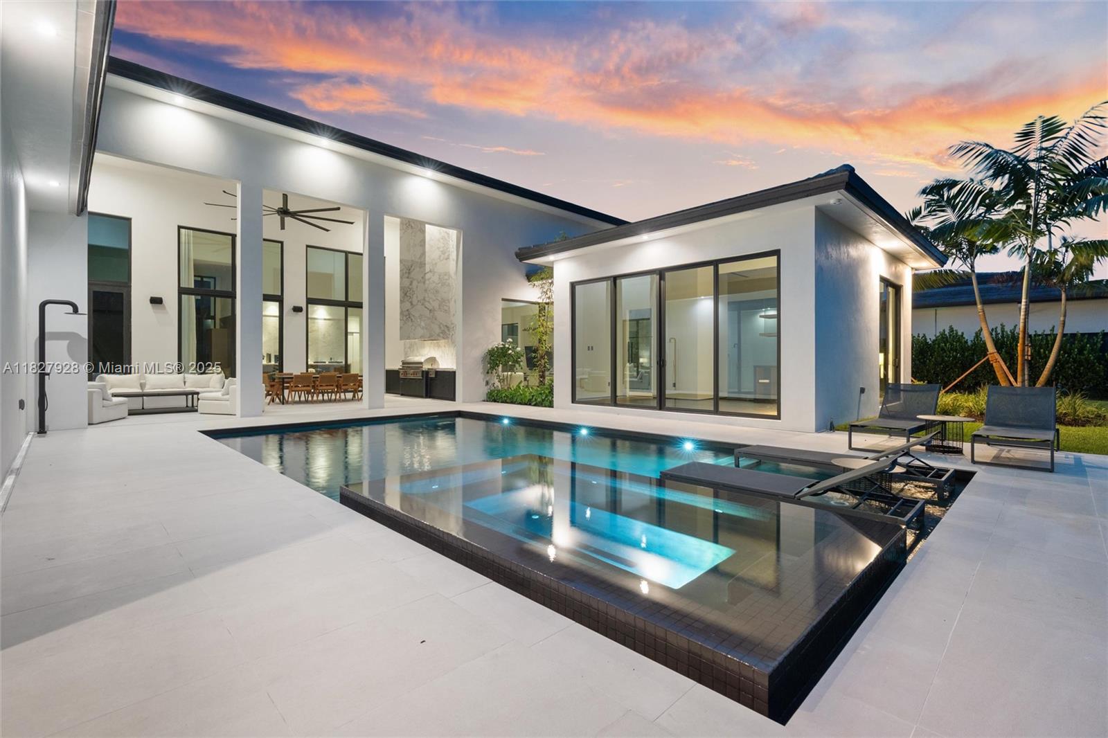 ZONA WEST - Residential