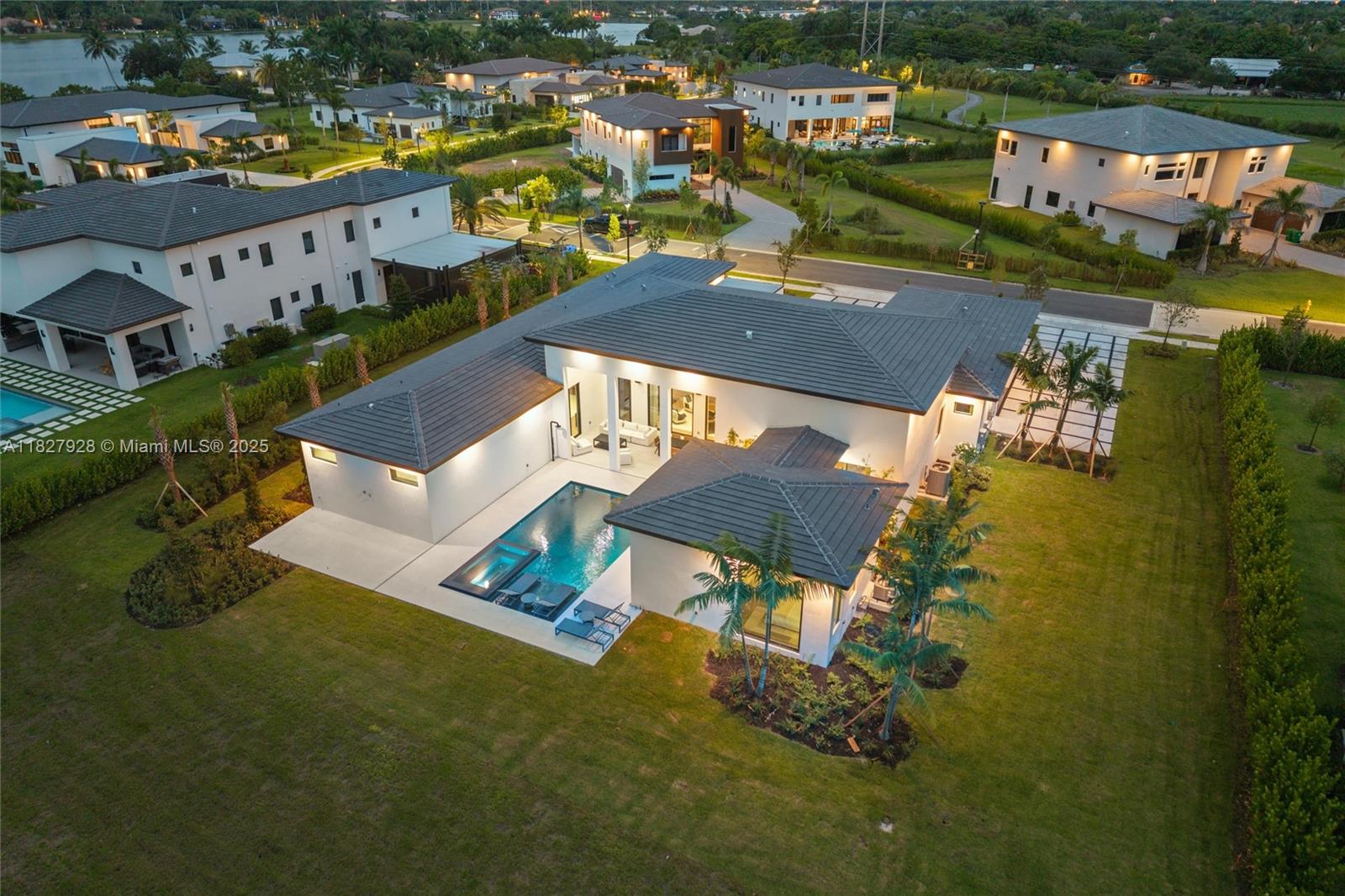 ZONA WEST - Residential