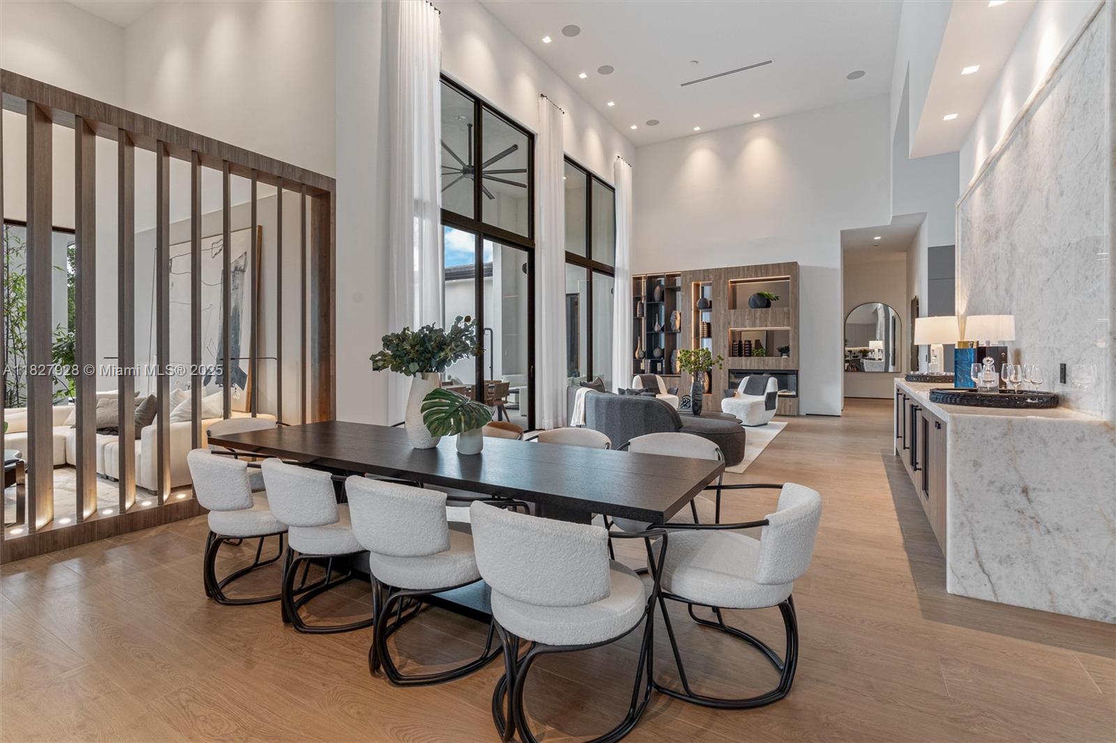 ZONA WEST - Residential