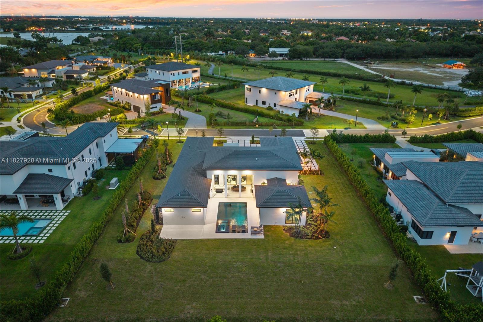 ZONA WEST - Residential