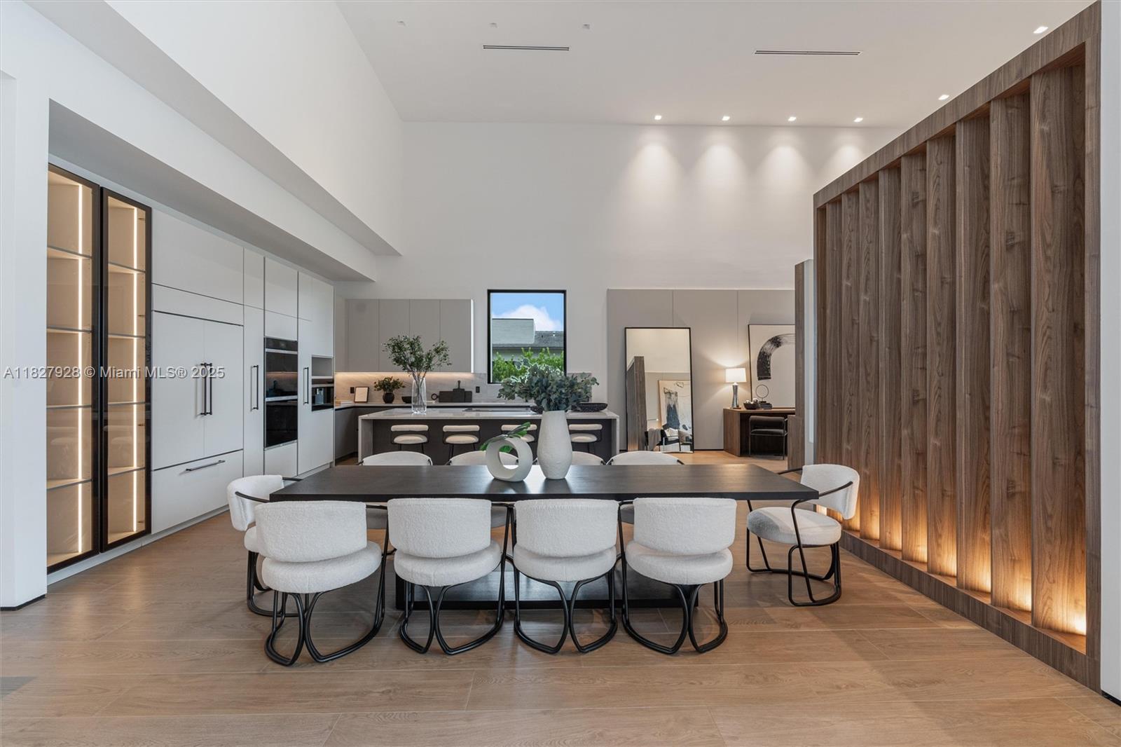ZONA WEST - Residential