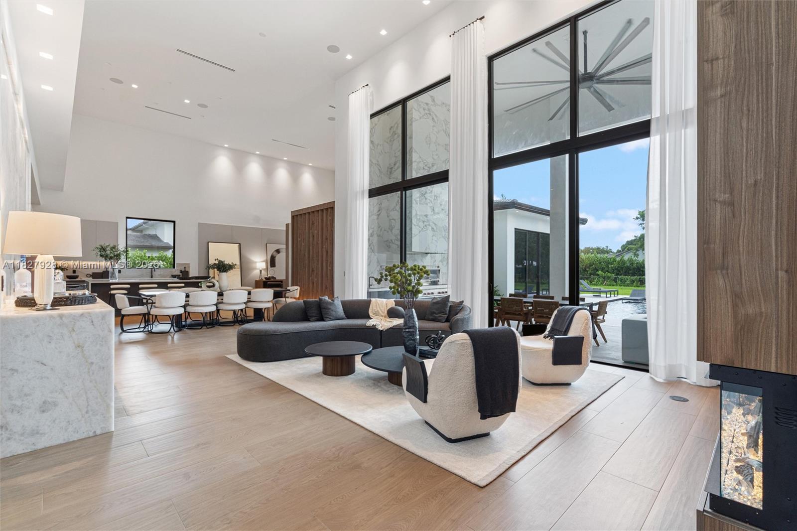 ZONA WEST - Residential