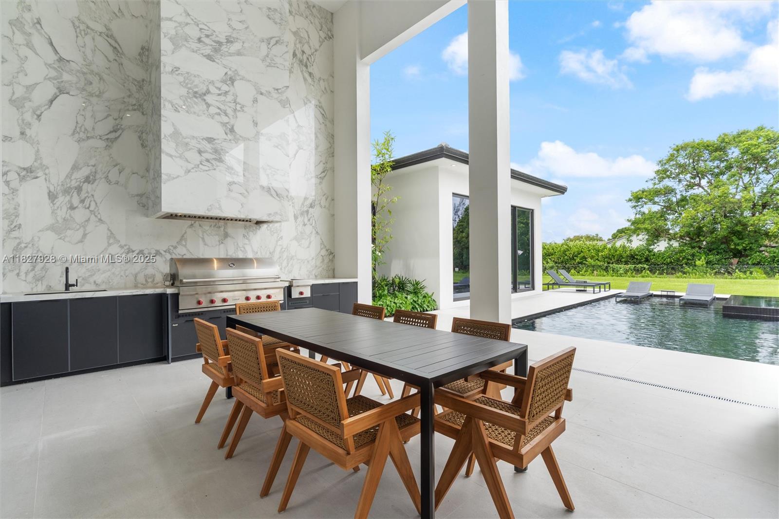ZONA WEST - Residential