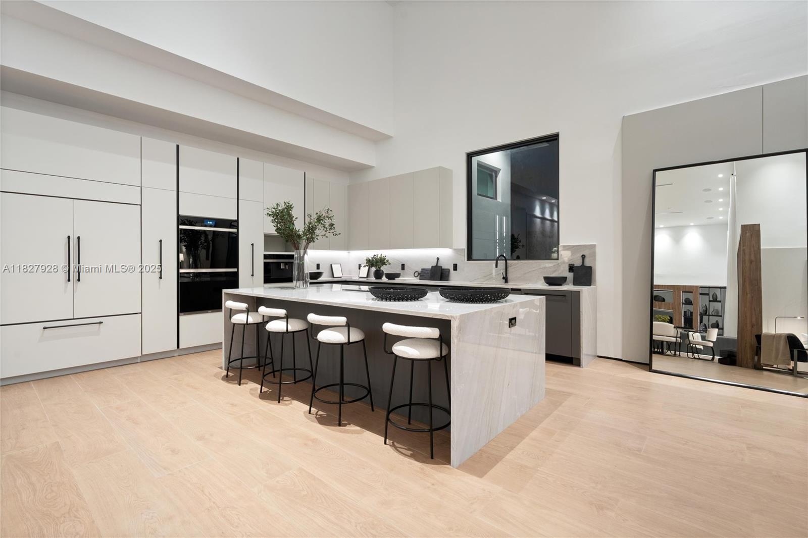 ZONA WEST - Residential