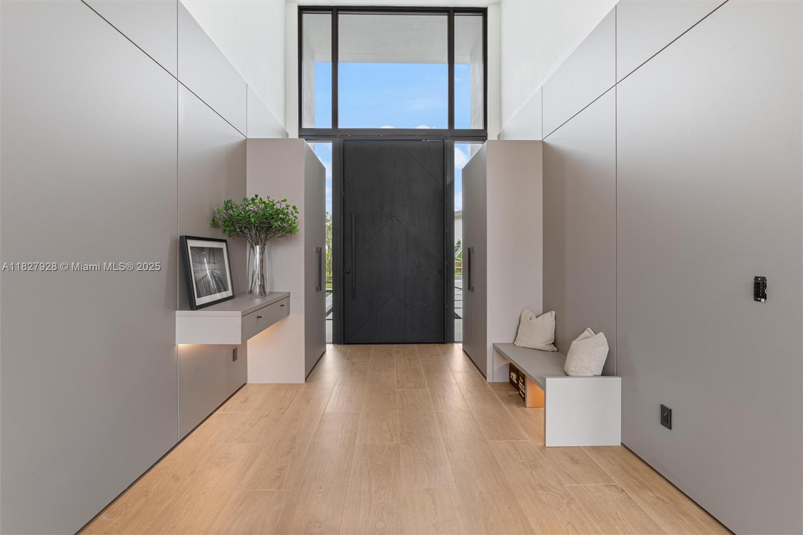 ZONA WEST - Residential