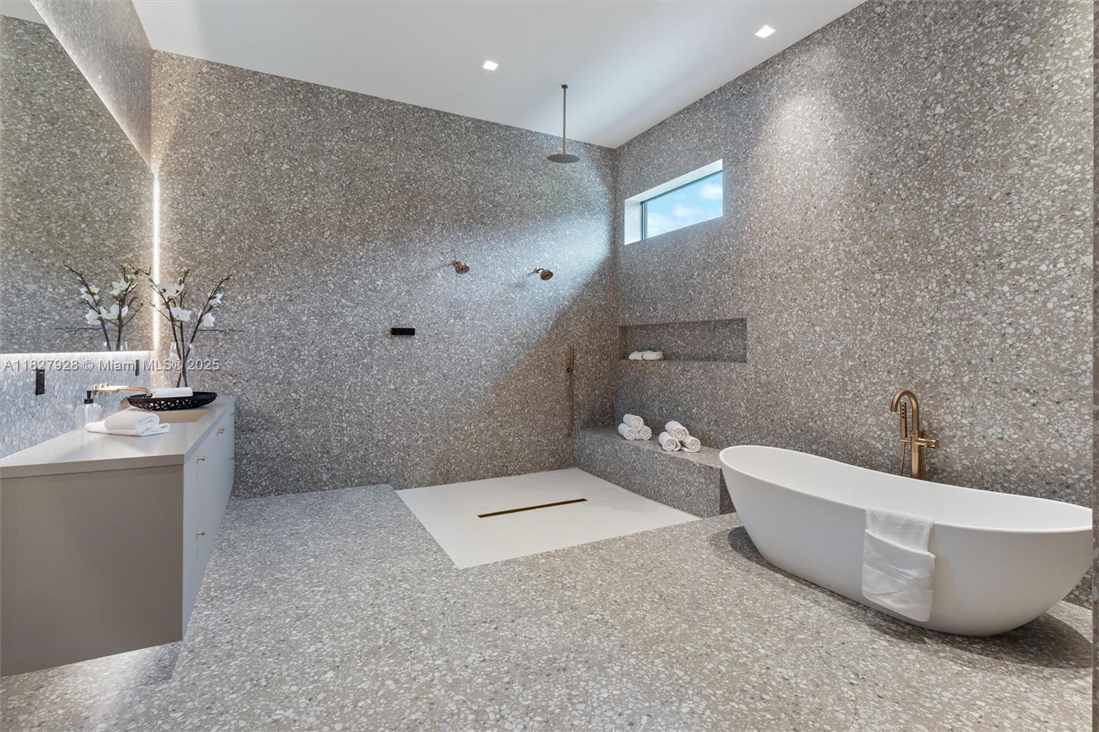 ZONA WEST - Residential