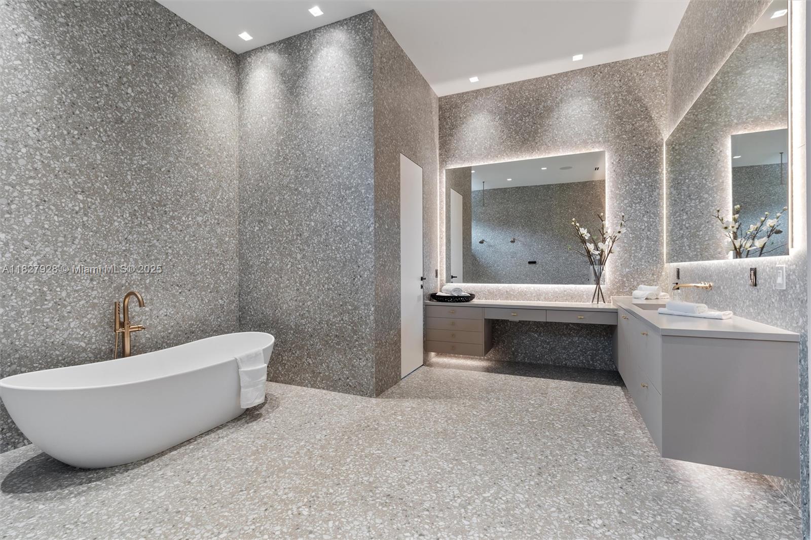ZONA WEST - Residential