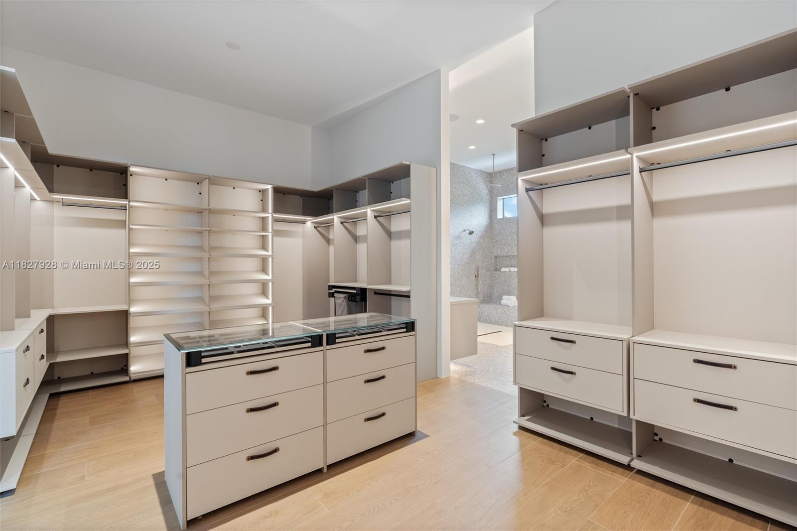 ZONA WEST - Residential