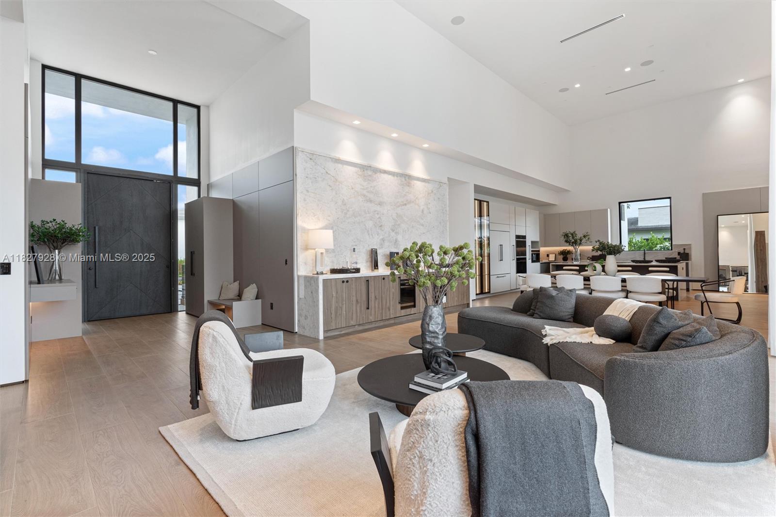 ZONA WEST - Residential