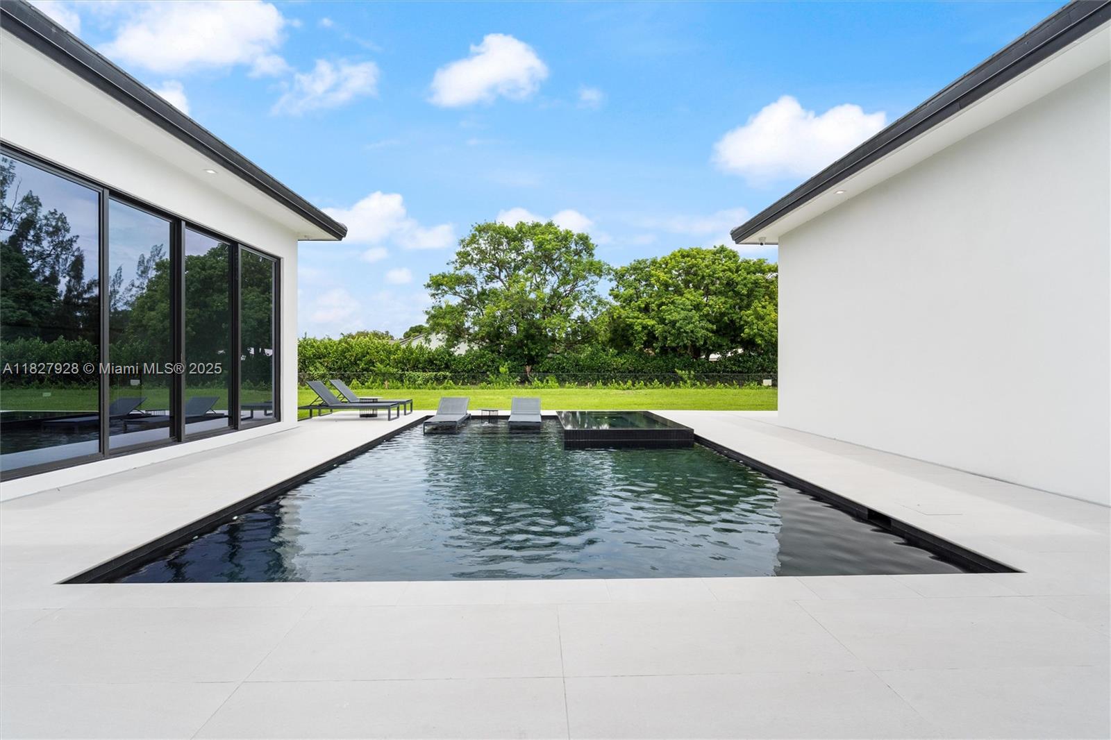 ZONA WEST - Residential