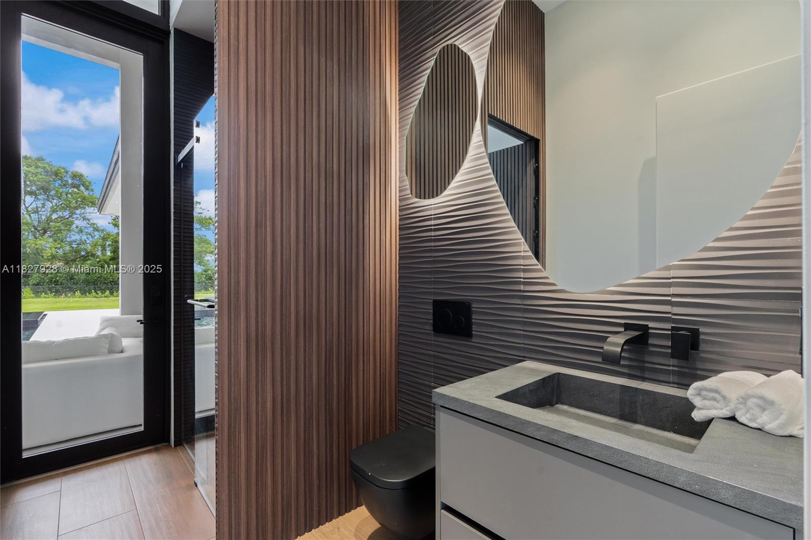 ZONA WEST - Residential