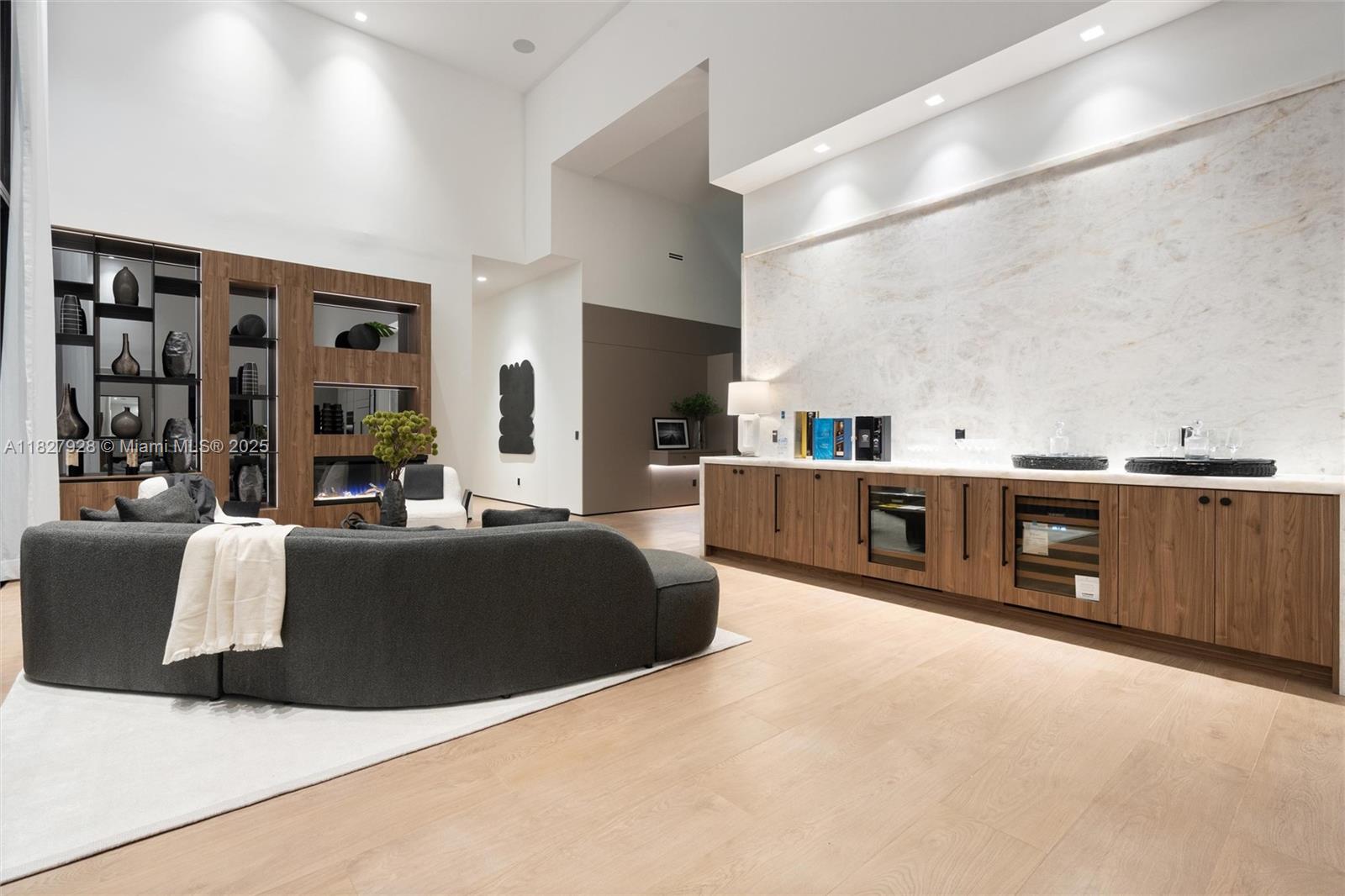 ZONA WEST - Residential