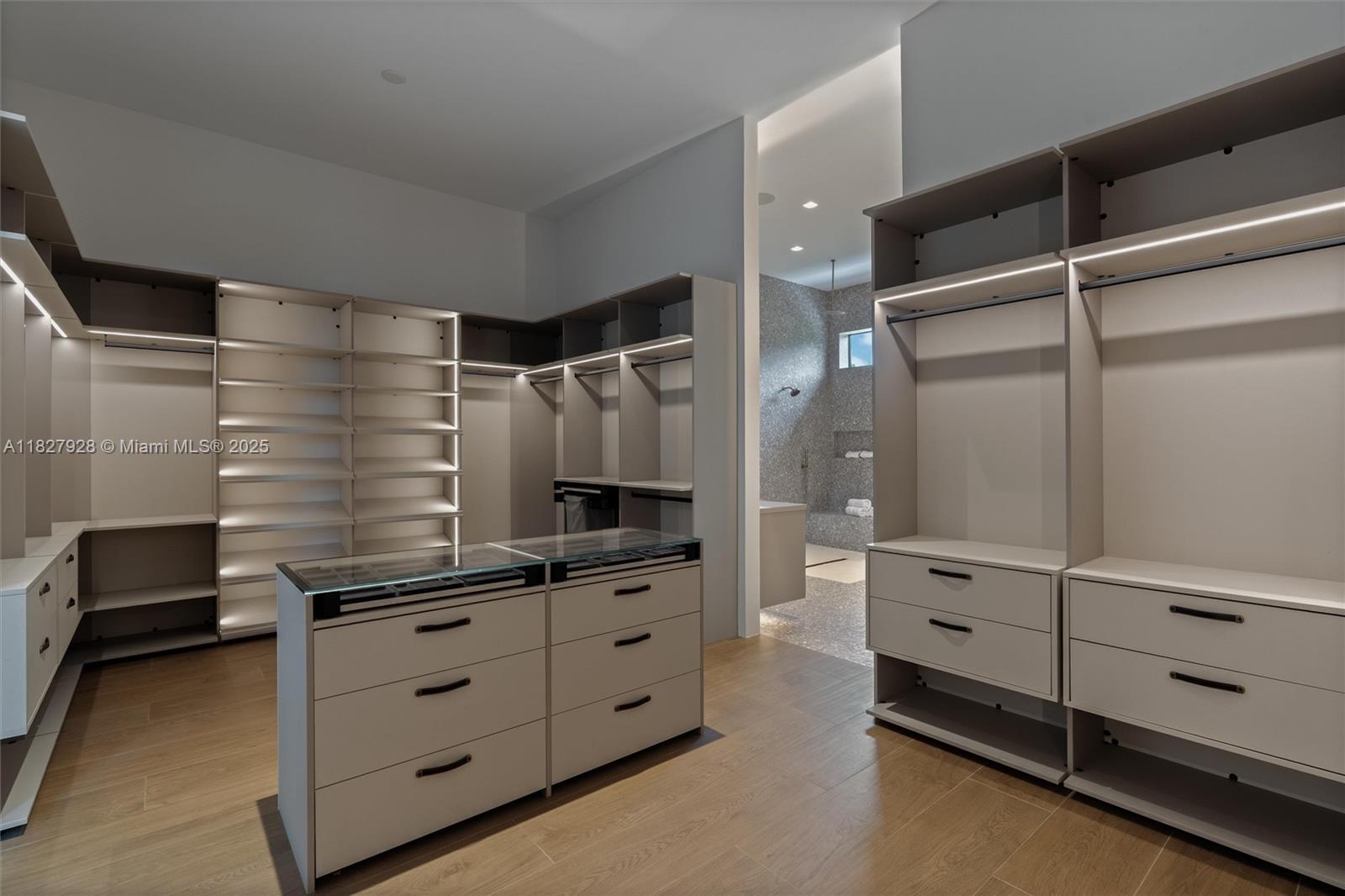 ZONA WEST - Residential