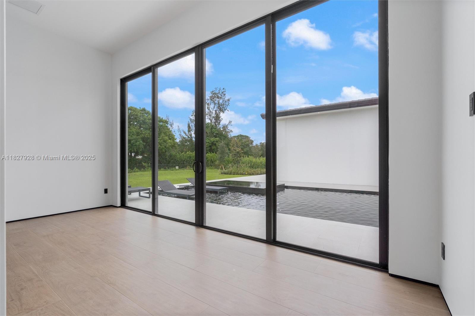 ZONA WEST - Residential