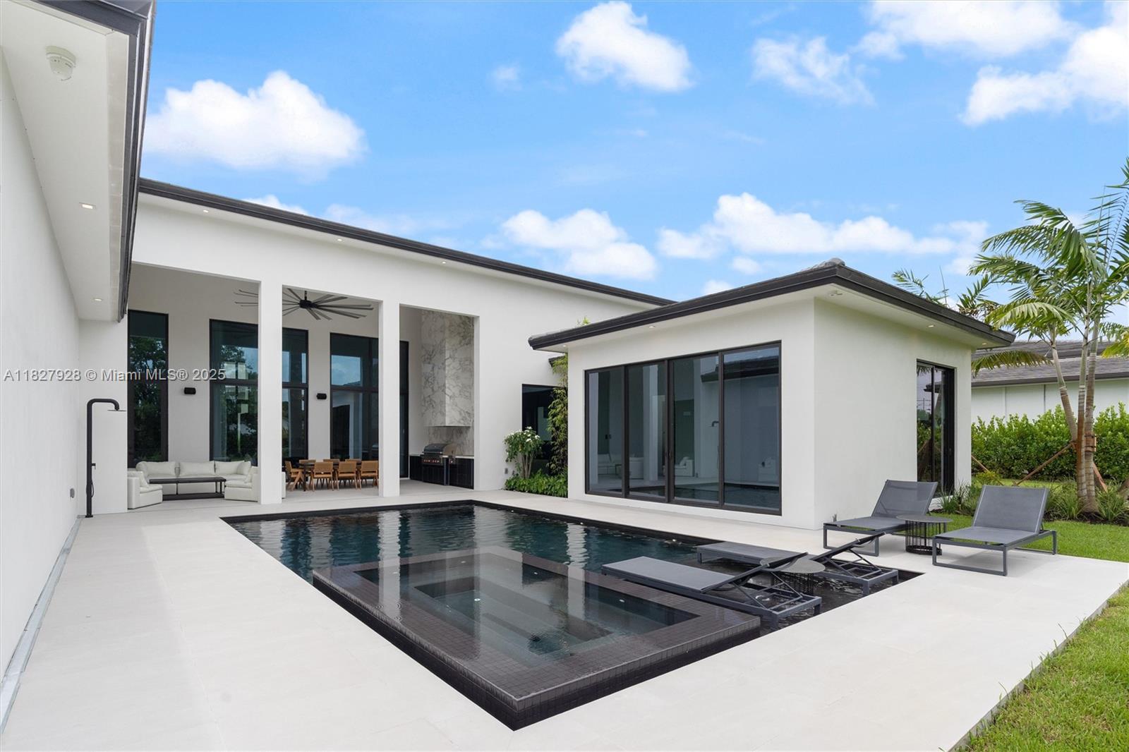 ZONA WEST - Residential
