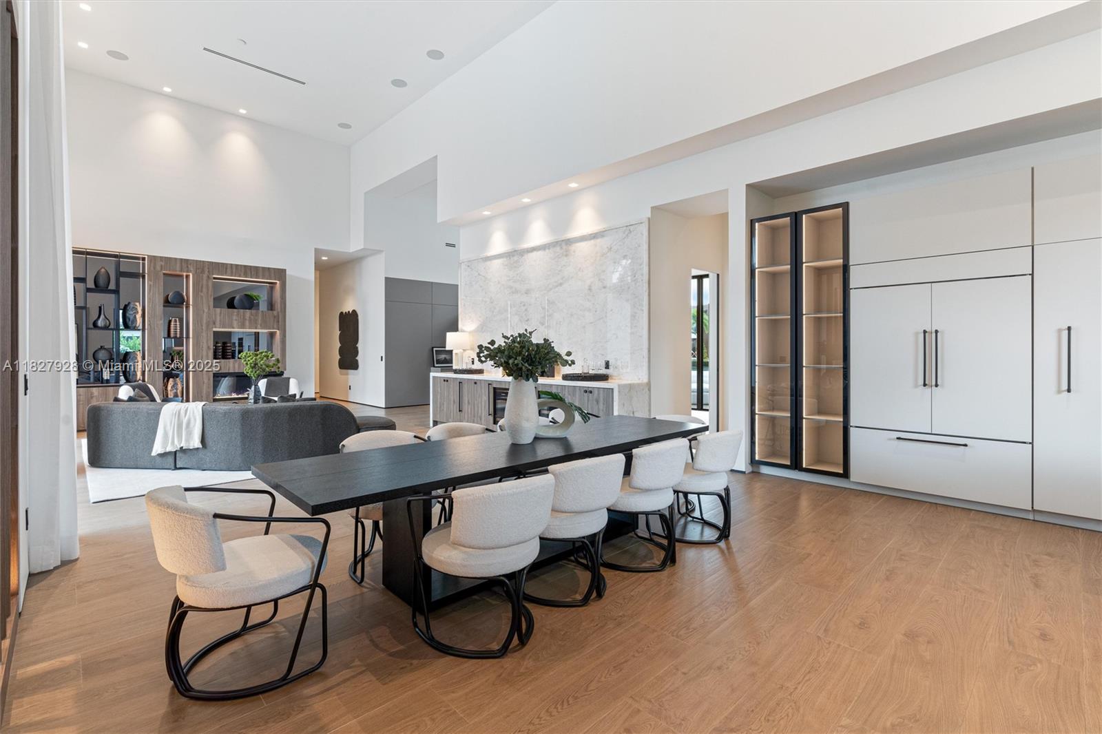 ZONA WEST - Residential