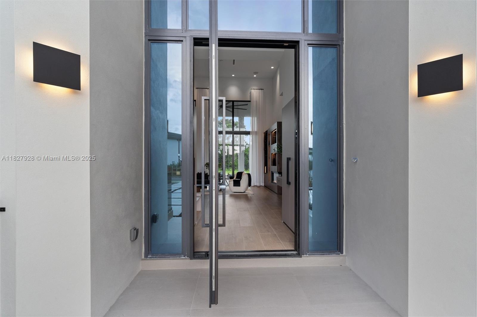 ZONA WEST - Residential