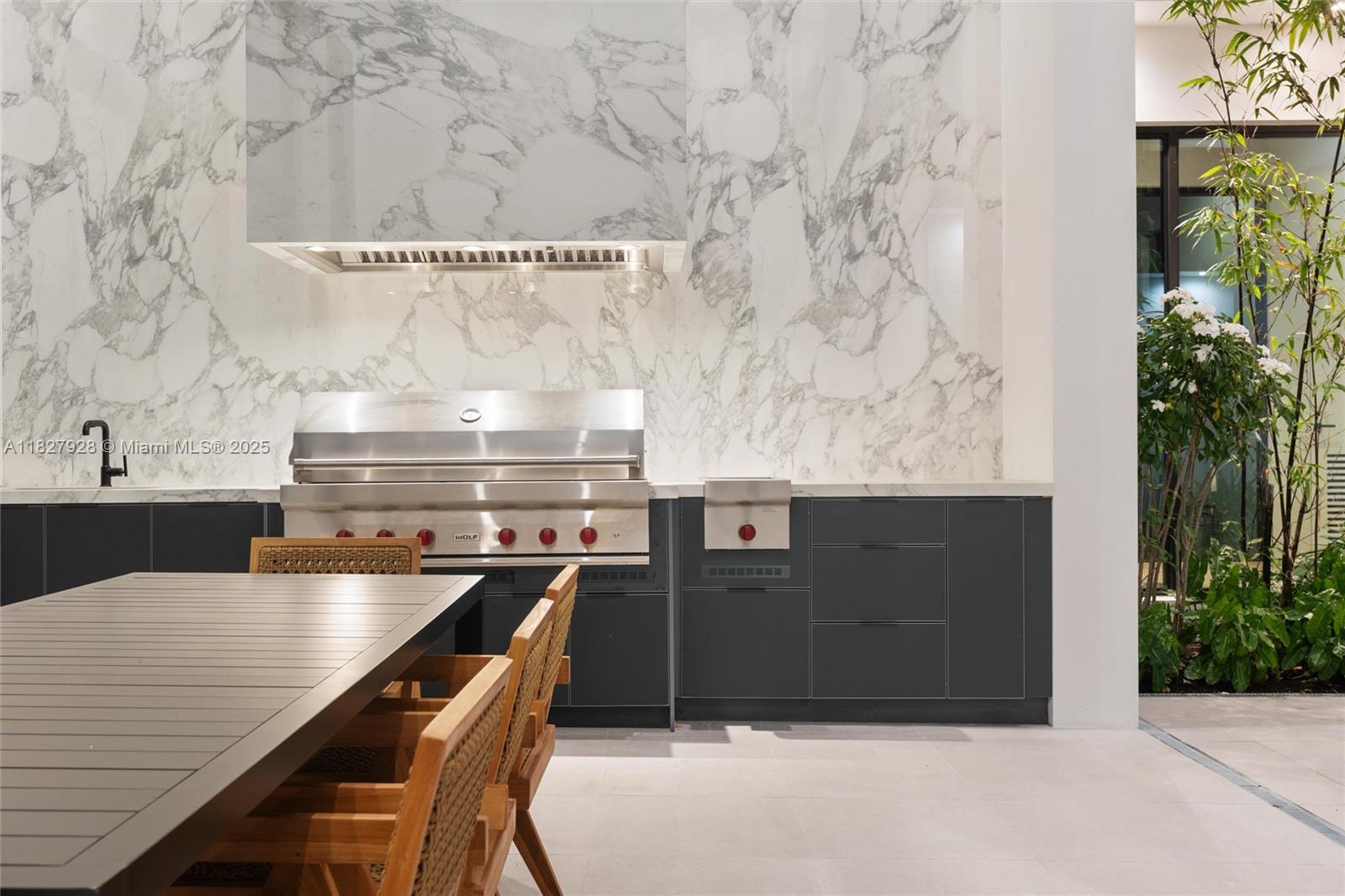 ZONA WEST - Residential