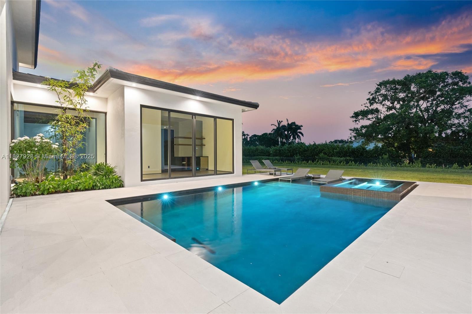 ZONA WEST - Residential