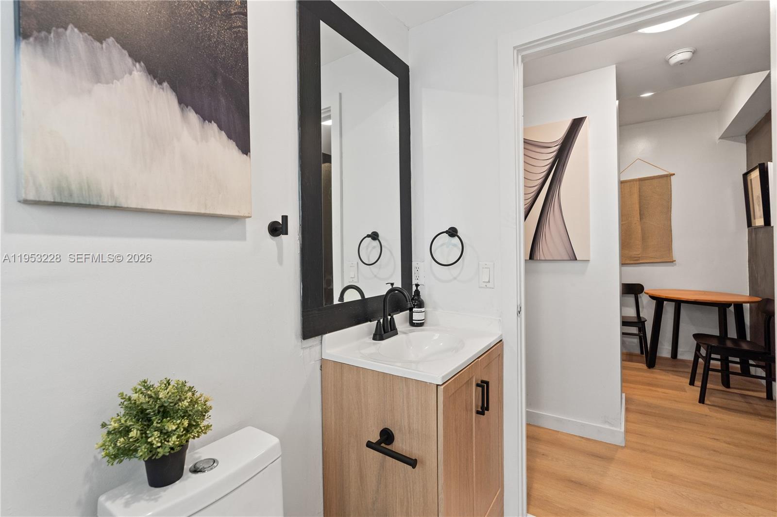 FIRST DECO CONDO - Residential