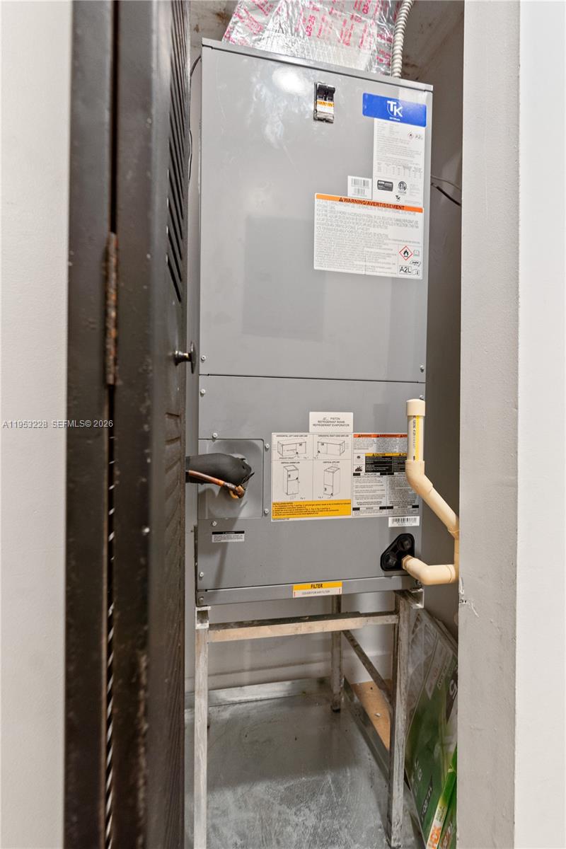 FIRST DECO CONDO - Residential