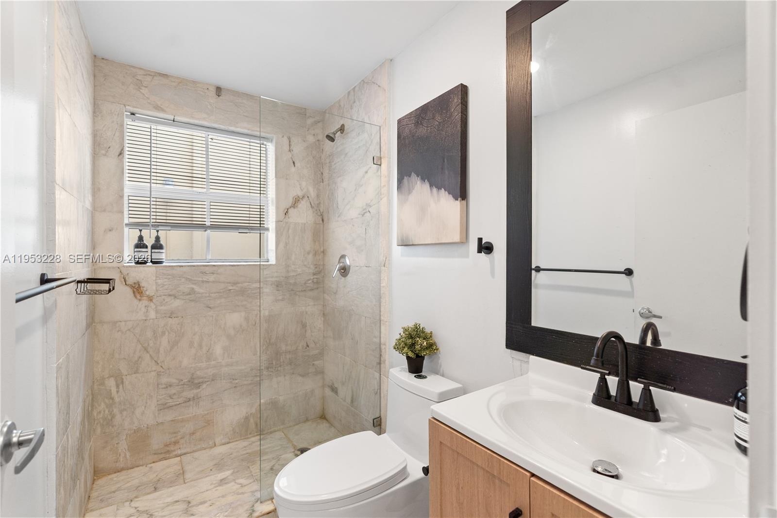 FIRST DECO CONDO - Residential