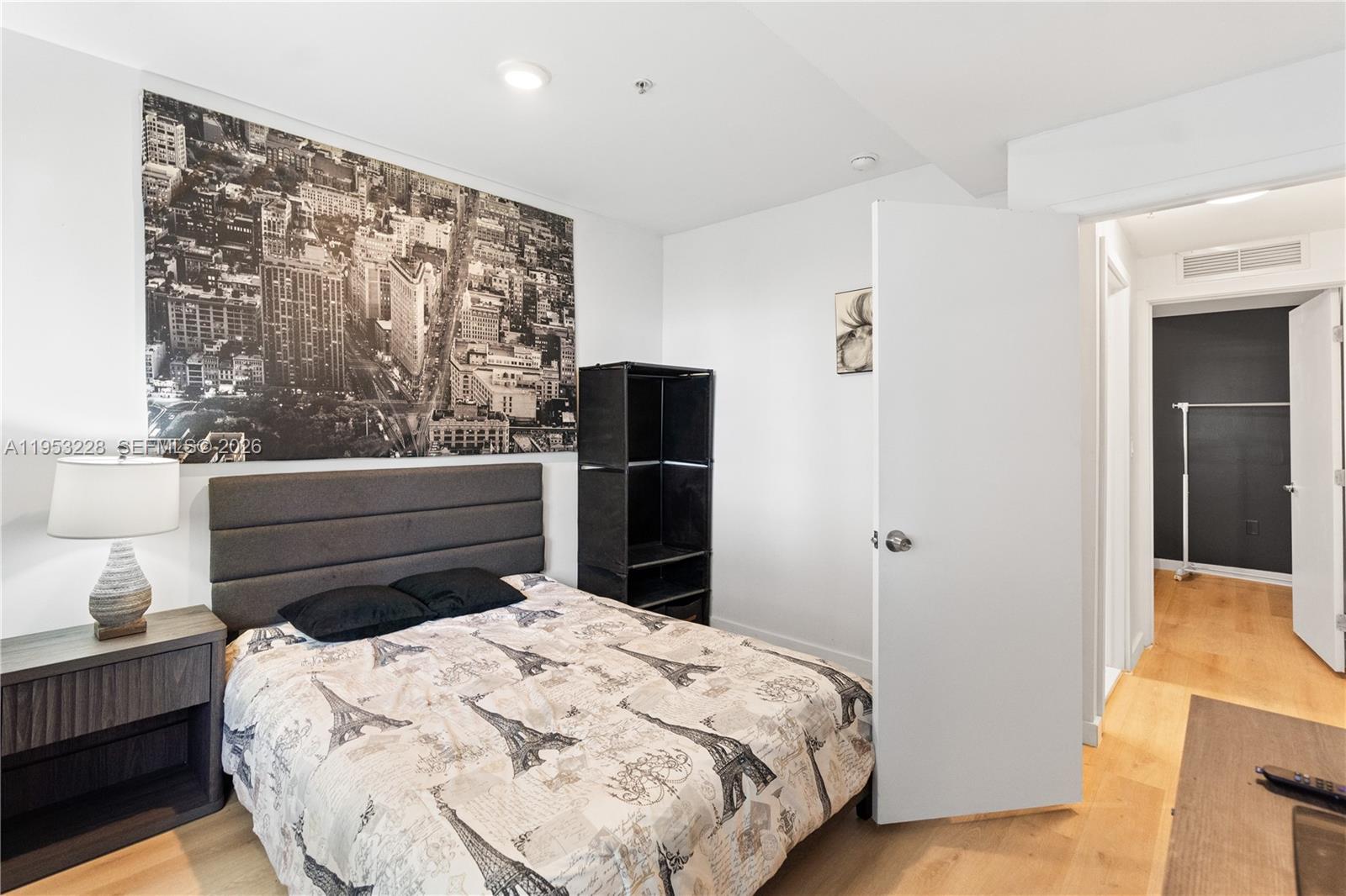 FIRST DECO CONDO - Residential