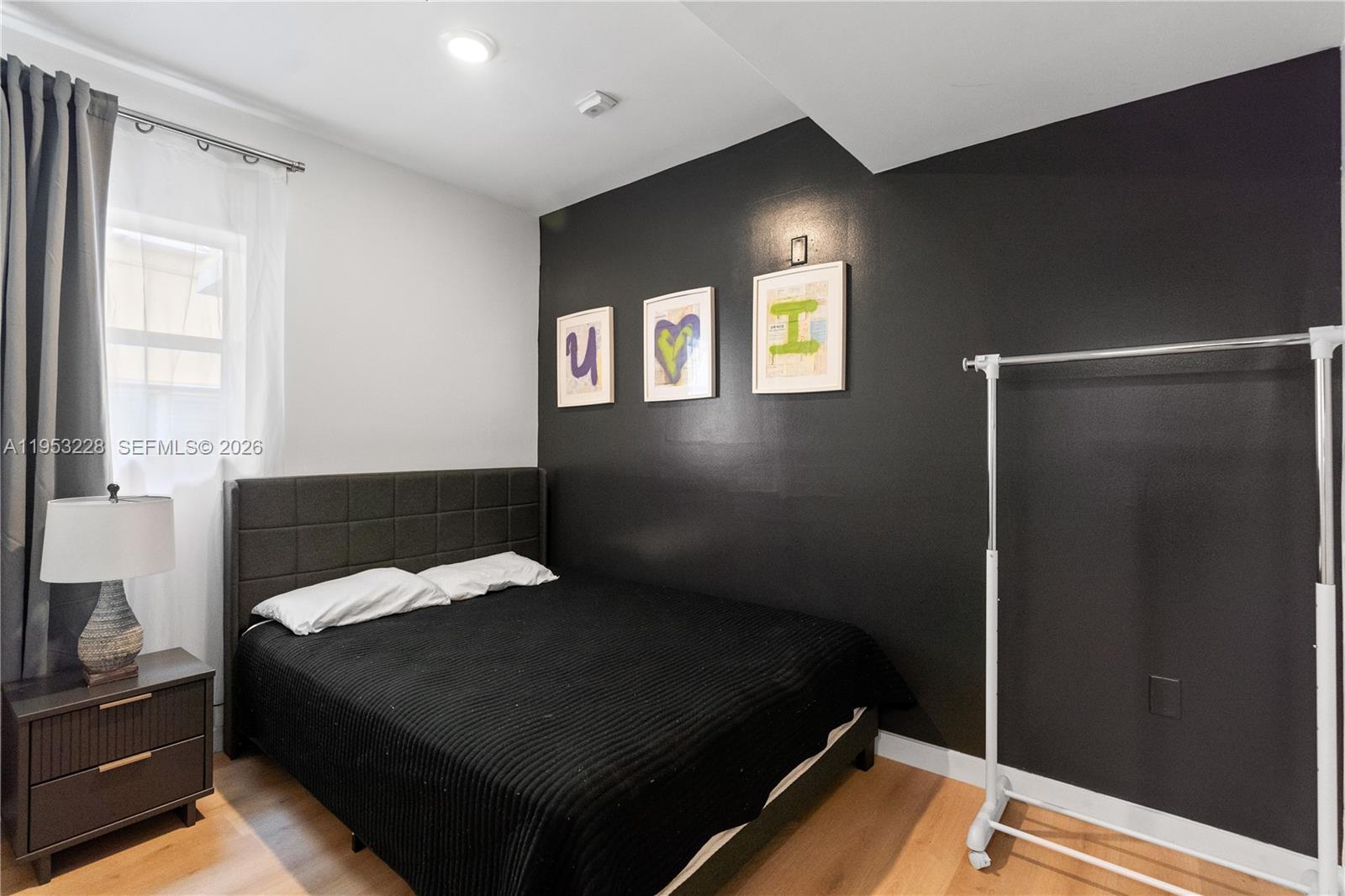 FIRST DECO CONDO - Residential