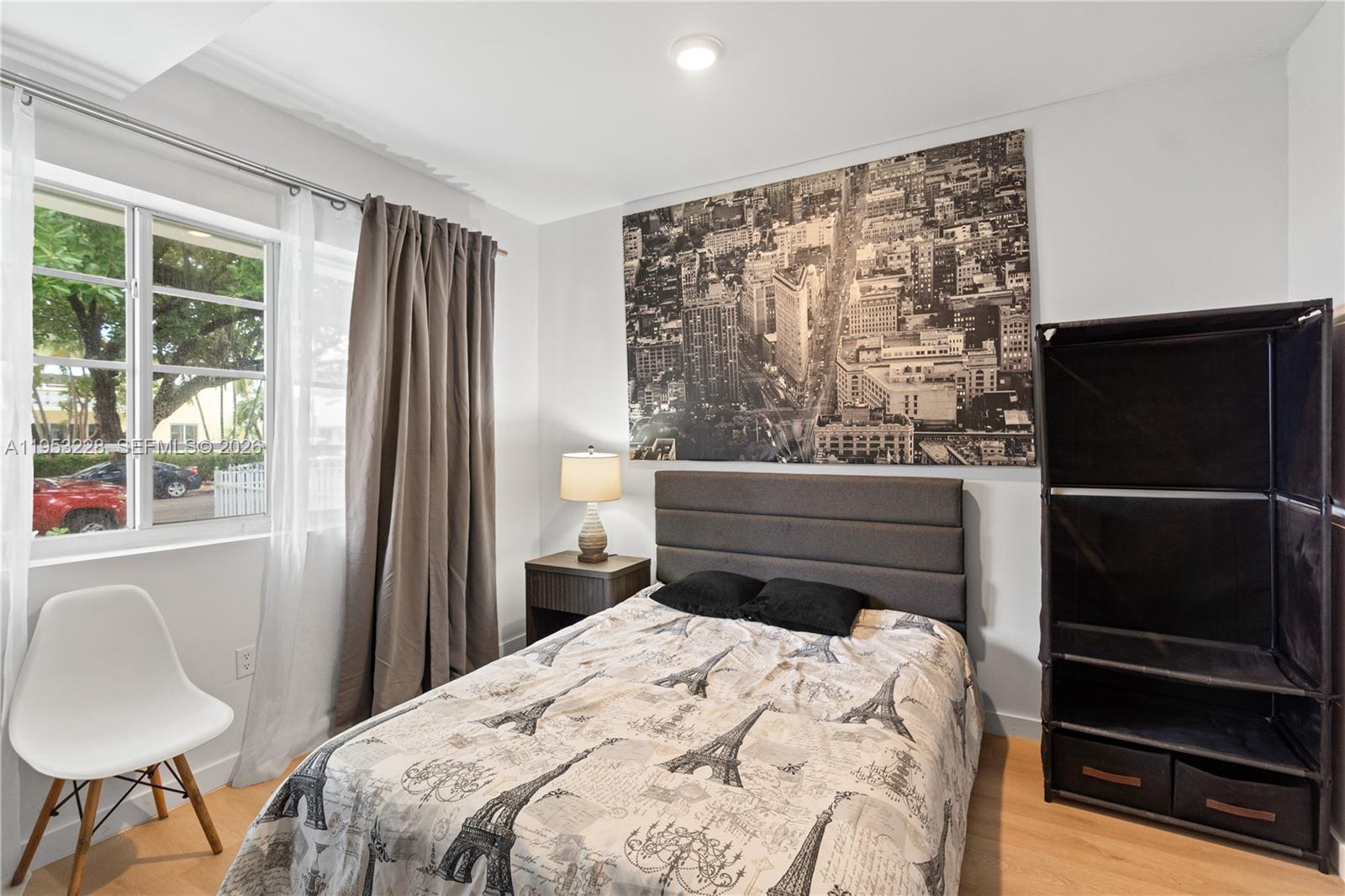 FIRST DECO CONDO - Residential