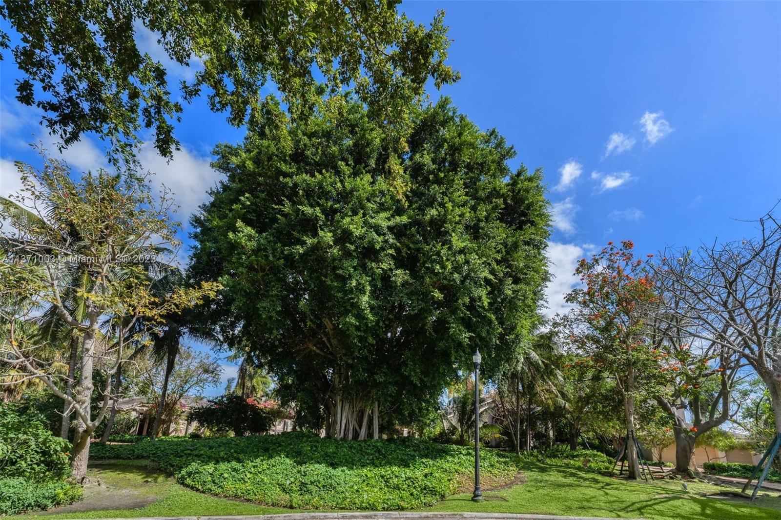 ROYAL PALM YACHT & COUNTR - Residential