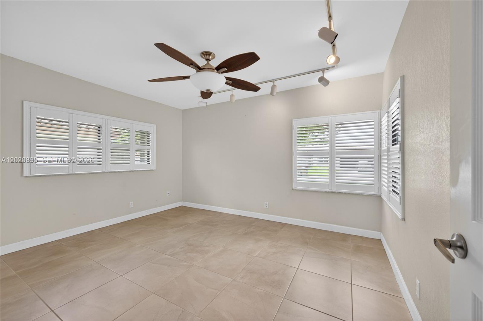 NOB HILL ESTATES 2 SEC - Residential