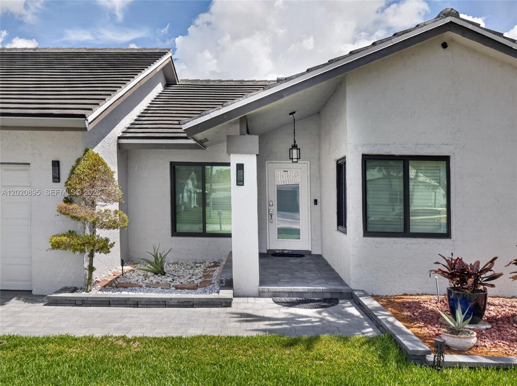 Photo of 10407 NW 5th St, Plantation, FL 33324 (MLS # A12020895)