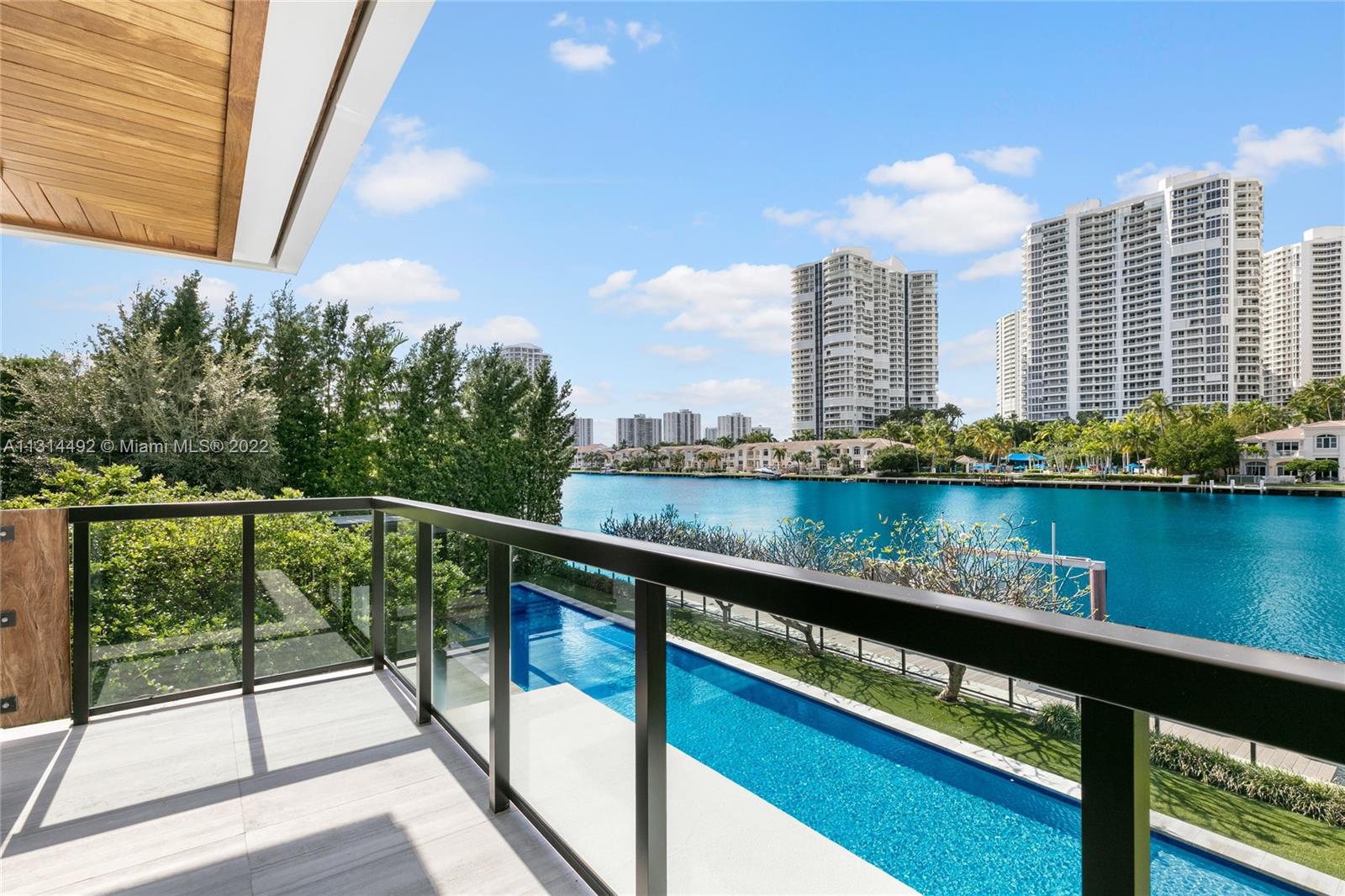 GOLDEN BEACH SEC F - Residential